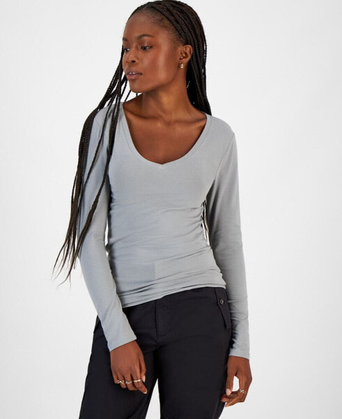 Juniors' V-Neck Long-Sleeved Top