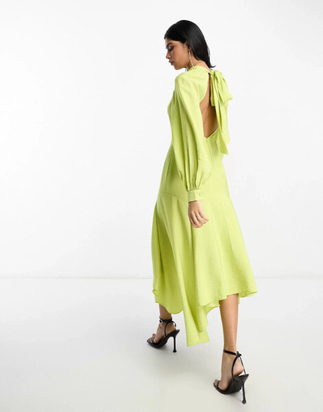 ASOS DESIGN – Hochgeschlossenes Midaxikleid in Limettengrün mit Bindedetail am Rücken, asymmetrischem Saum und Schlüssellochausschnitt vorne