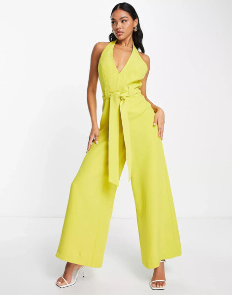 ASOS DESIGN – Strukturierter Neckholder-Jumpsuit mit Bindegürtel in Chartreuse