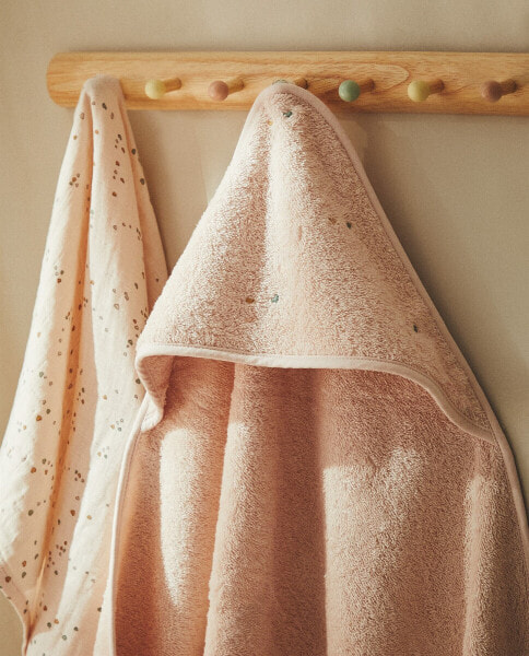 Hooded baby towel with tassels and hearts