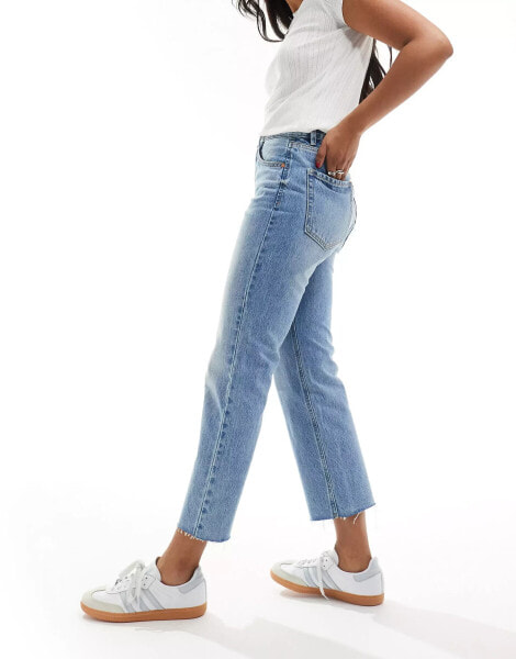 Stradivarius cropped jean in medium blue