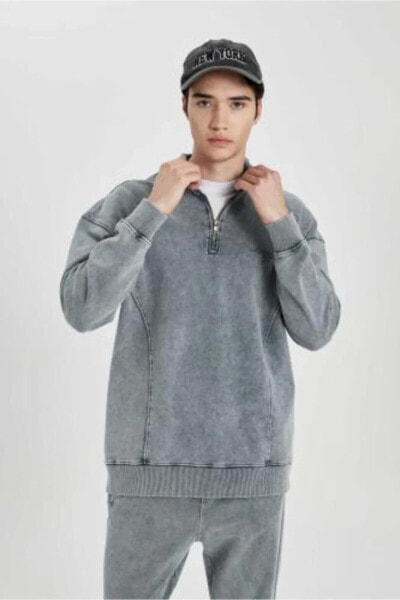 Comfort Fit Dik Yaka Baskılı Sweatshirt