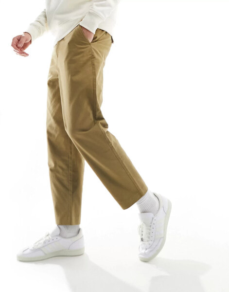 Farah hawtin twill relaxed tapered trousers in khaki