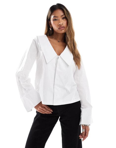 Kaiia oversized collar wide sleeve shirt in white