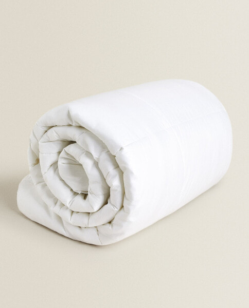 Одеяло из микрофибры с эффектом мягкого прикосновения (300 г/м²) ZARAHOME