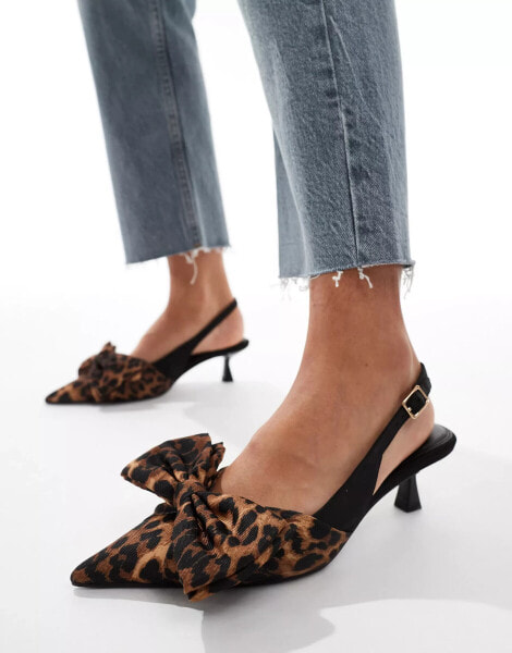 ASOS DESIGN – Secret – Schuhe mit Leopardenmuster, Pfennigabsatz, Fersenriemen und Schleife