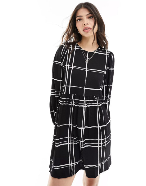 New Look crinkle smock mini dress in black check