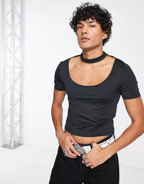 ASOS DESIGN – Eng anliegendes Shirt in Schwarz mit Zierausschnitt vorne