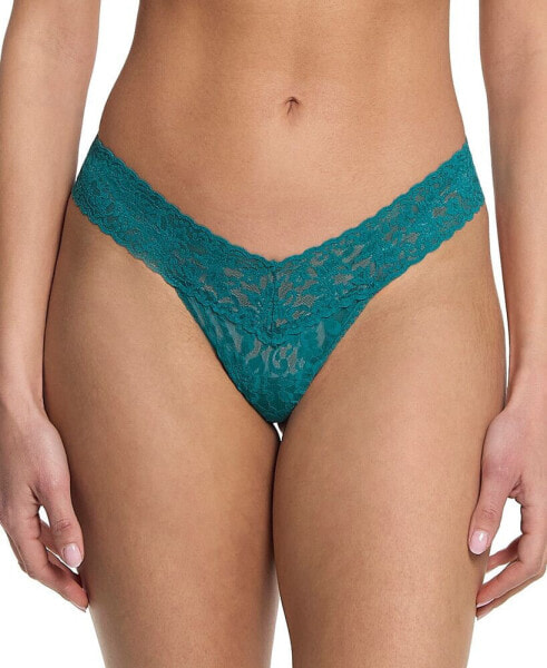 Signature Lace Low Rise Thong Underwear