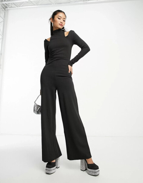 Edited – Jumpsuit in Schwarz mit weitem Bein und Zierausschnitten an der Schulter