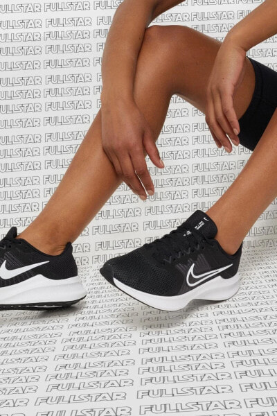 Кроссовки беговые женские Nike Downshifter 11 черно-белые