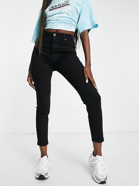 Cotton On – Verkürzte Jeans mit engem Schnitt und hohem Bund in Schwarz