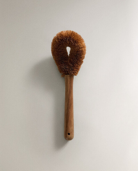 Coconut fibre brush with wooden handle