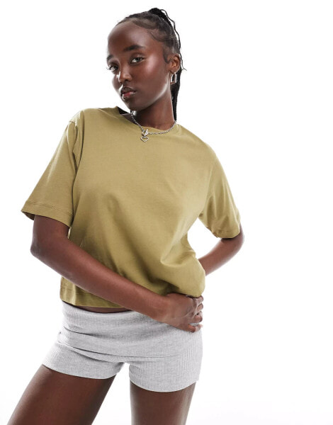 COLLUSION boxy short sleeve t-shirt in olive