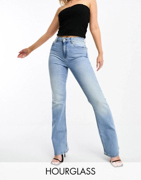 ASOS DESIGN Hourglass – Jeans mit ausgestelltem Bein in Hellblau