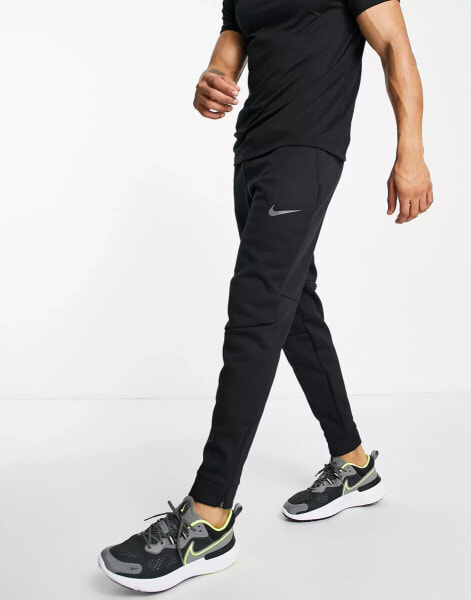 Nike Training – Pro Sphere Therma-FIT – Jogginghose in Schwarz