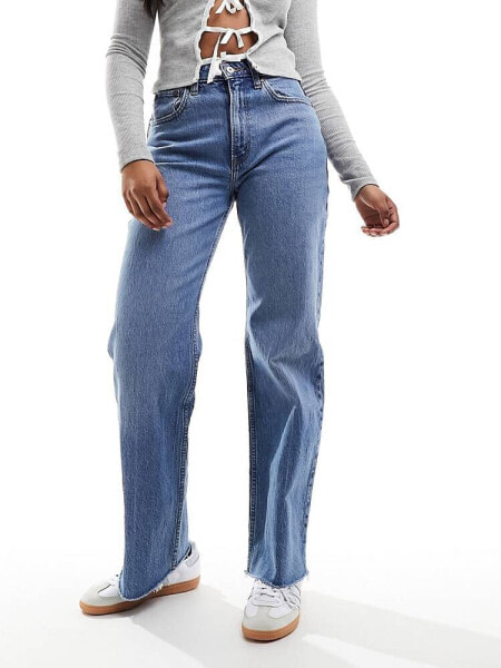 Abercrombie & Fitch Curve Love 90s relaxed fit jean in mid blue