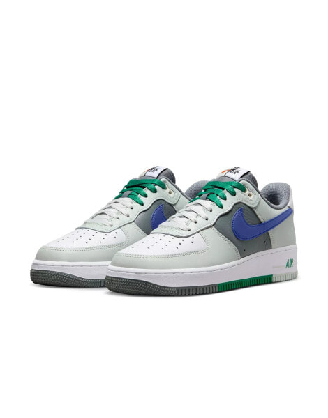 Nike Air Force 1 '07 trainers in white and dark green