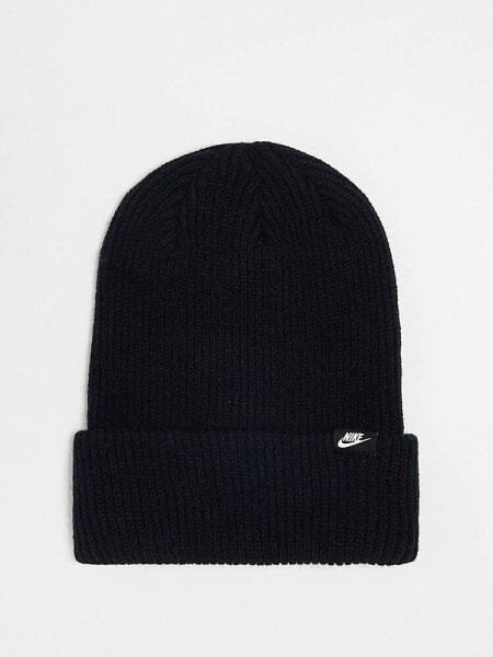 Nike peak beanie in black 