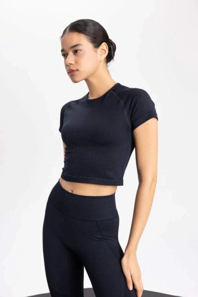 DeFactoFit Crop Top Bisiklet Yaka Sporcu Kısa Kollu Tişört