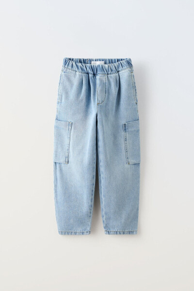 Loose-fitting cargo jeans