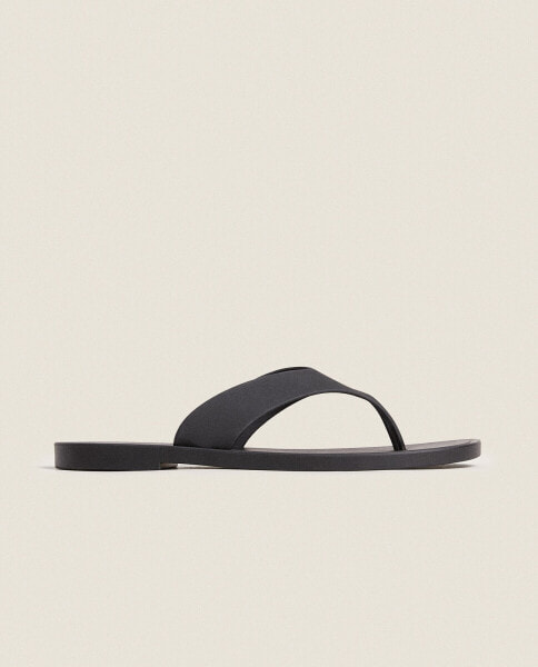 Rubberised flat sandals