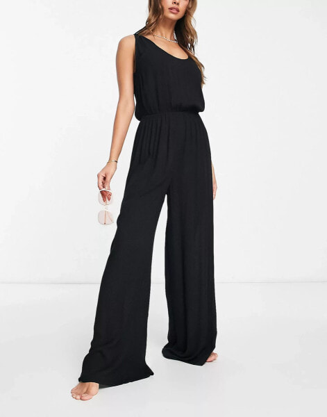 ASOS DESIGN – Schlichter Strand-Jumpsuit im Knitterlook in Schwarz mit weitem Bein