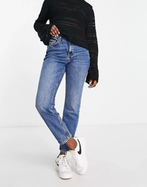 River Island – Hoch geschnittene Jeans mit geradem Bein in Mittelblau