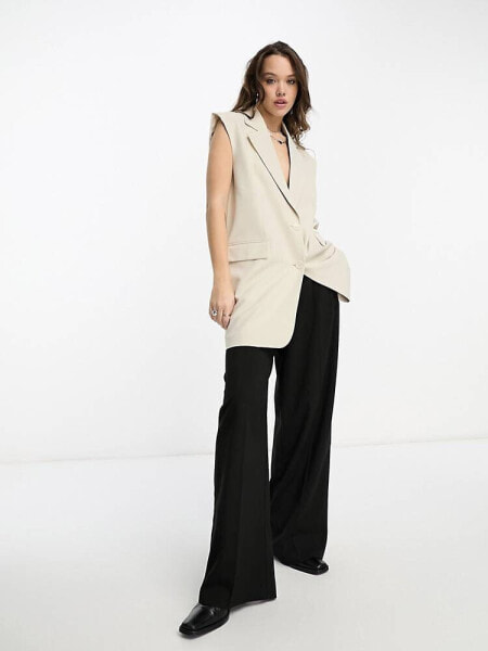 ONLY sleeveless longline blazer in stone