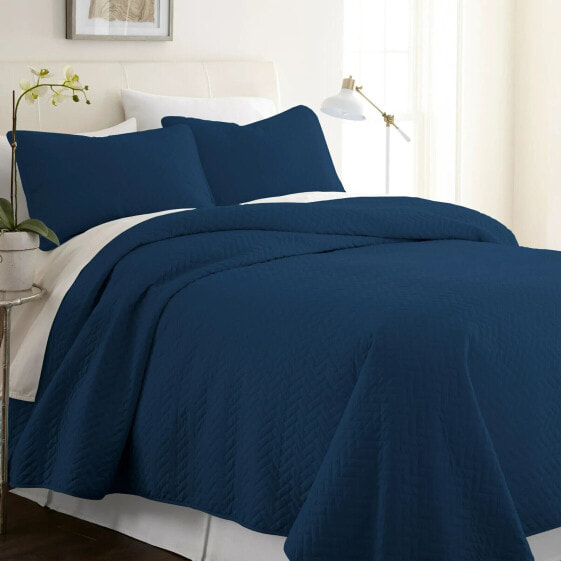 ienjoy Home Navy Blue Herring Print Soft Quilted Coverlet Set Size Queen / Full