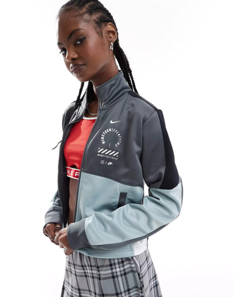 Nike – Streetwear – Jacke aus Webstoff in Grau und Blau