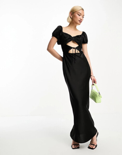 4th & Reckless – Schwarzes Maxikleid aus Satin mit Peekaboo-Ausschnitt