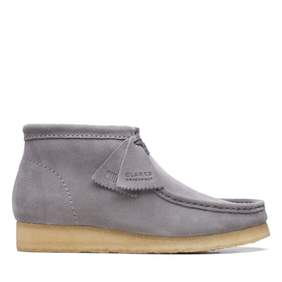 Ботинки мужские Clarks Wallabee Boot серого цвета из замши