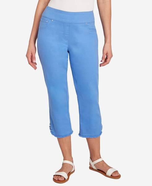 Petite Pull-On Stretch Frayed Hem Denim Capri