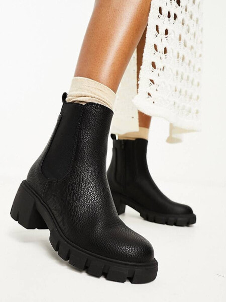 New Look chunky heeled boots in black