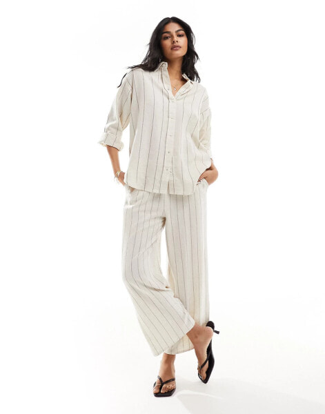 Stradivarius pull on linen look cropped trouser in oatmeal stripe