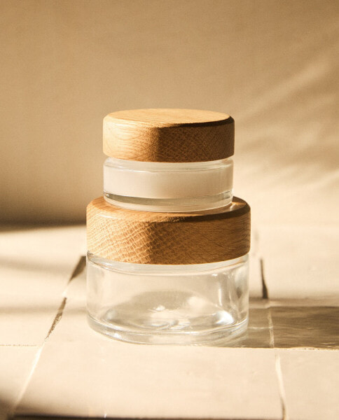 Reusable jar with oak lid