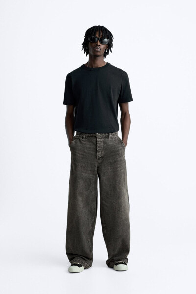 Baggy jeans with belt