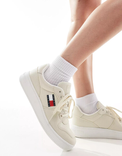 Tommy Jeans – Retro-Basketball-Sneaker aus Textil in Beige