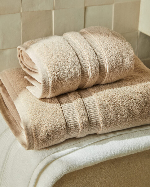 Extra soft towel with double border