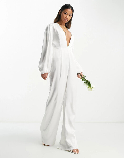 Extro & Vert – Bridal – Braut-Jumpsuit aus Satin mit tiefem Ausschnitt und Ballonärmeln