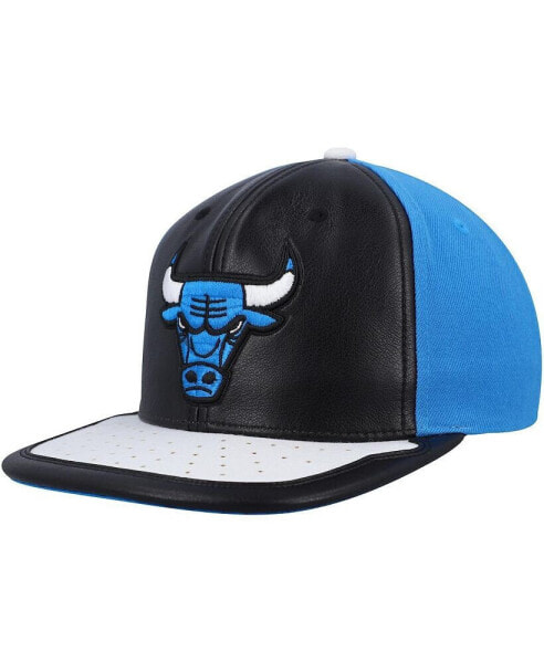 Men's Black, White Chicago Bulls Day One Snapback Hat