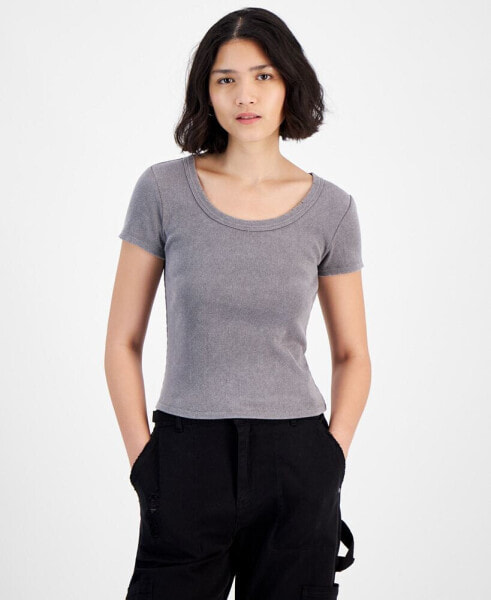 Juniors' Distressed Rib-Knit T-Shirt