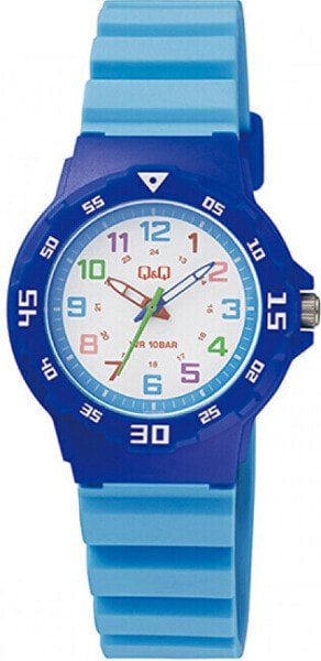 Children watch VR19J009