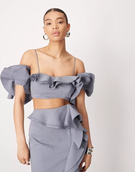 ASOS EDITION – Ultimate – Kurzes Oberteil in Blau mit Rüschen und unbehandeltem Saum, Kombiteil