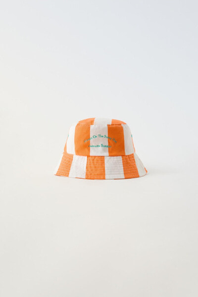 Striped bucket hat with slogan