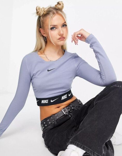 Nike – Kurzes, langärmliges Oberteil in Schiefer-Aschgrau mit Swoosh-Logoband