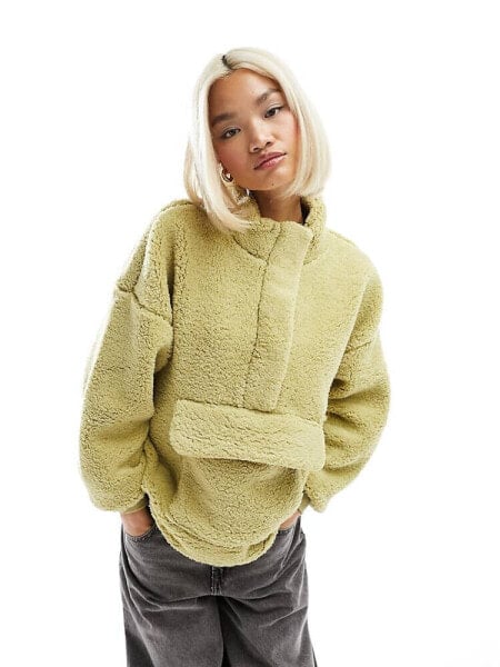 Only high neck fleece in sage green