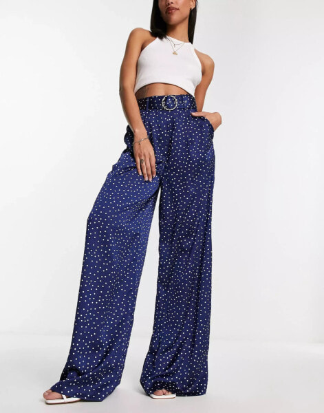 Mango – Elegante Hose in Dunkelblau mit weitem Bein, hohem Bund und Punktemuster