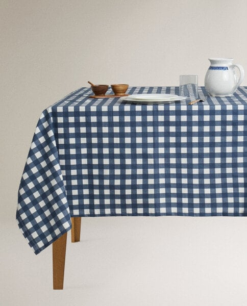Resin-coated gingham check tablecloth